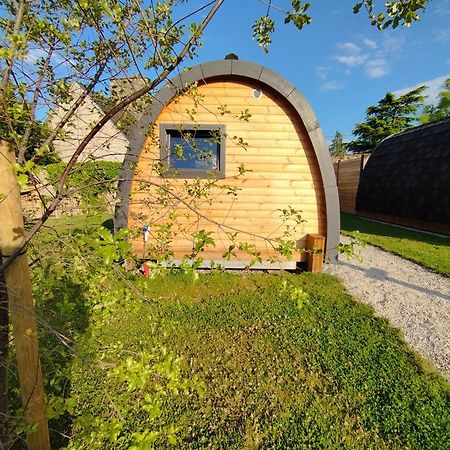 Le Domaine De Pivette Chambre Climatisee Et Insolite Avec Terrasse Privative Avranches Exterior foto